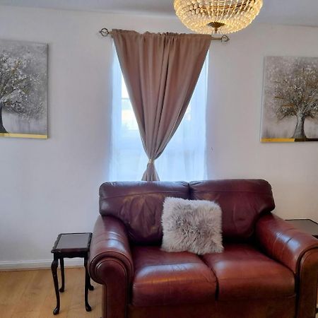 Beautiful 4 Bedroom Treasure Home Hemel Hempstead Kültér fotó