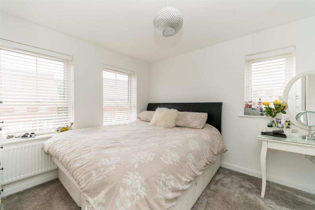 Beautiful 4 Bedroom Treasure Home Hemel Hempstead Kültér fotó