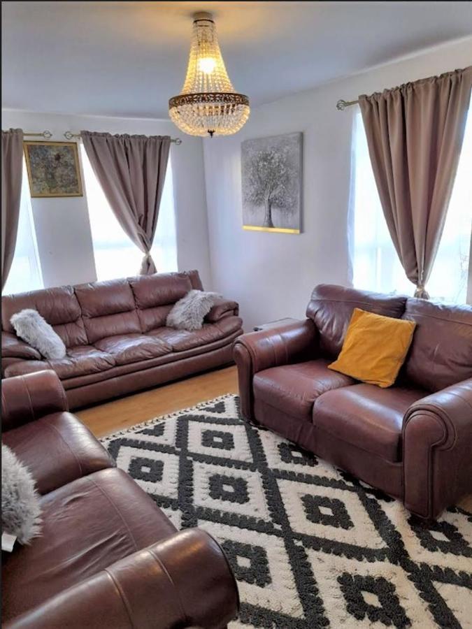 Beautiful 4 Bedroom Treasure Home Hemel Hempstead Kültér fotó