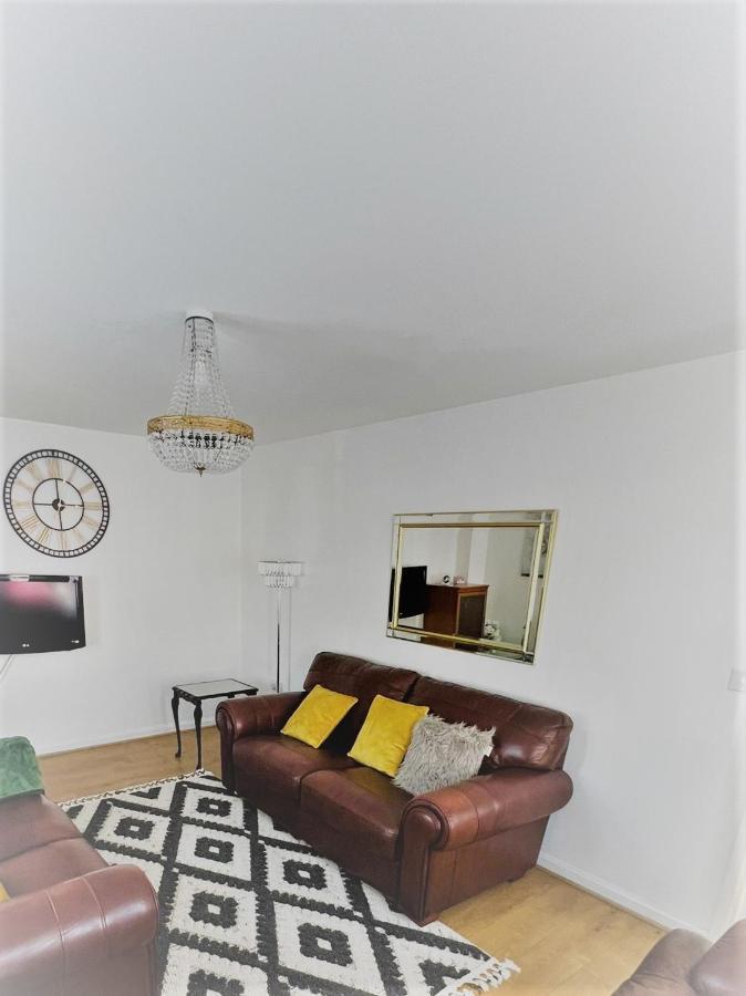 Beautiful 4 Bedroom Treasure Home Hemel Hempstead Kültér fotó