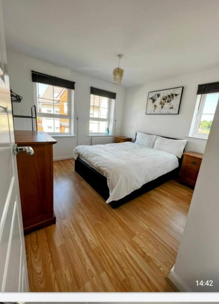 Beautiful 4 Bedroom Treasure Home Hemel Hempstead Kültér fotó
