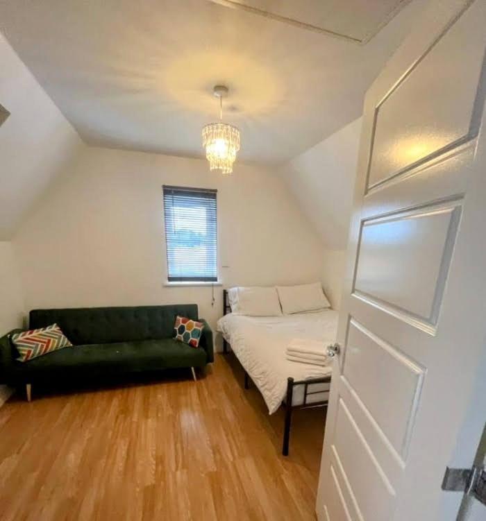 Beautiful 4 Bedroom Treasure Home Hemel Hempstead Kültér fotó
