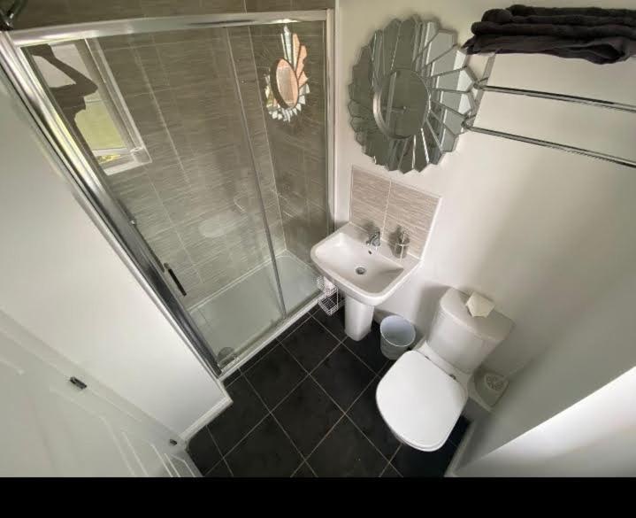 Beautiful 4 Bedroom Treasure Home Hemel Hempstead Kültér fotó