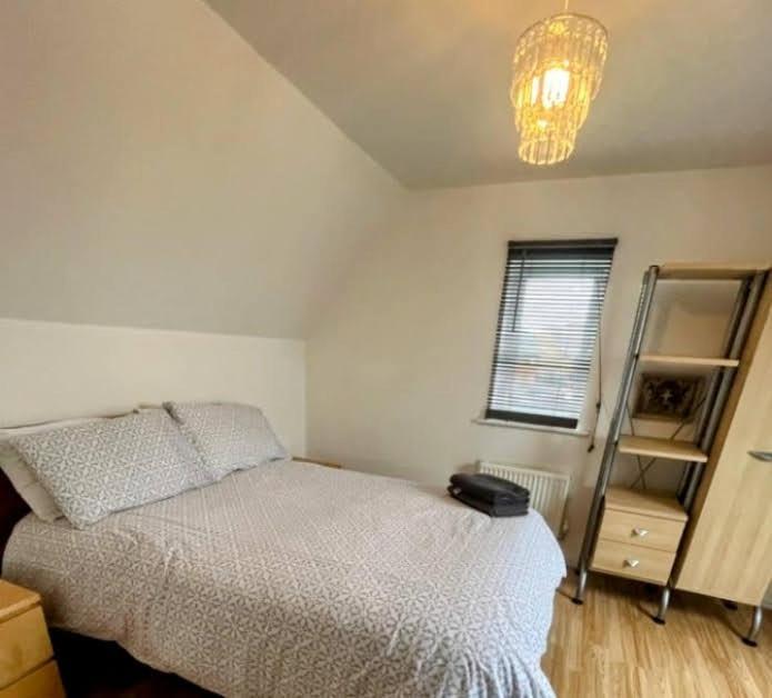 Beautiful 4 Bedroom Treasure Home Hemel Hempstead Kültér fotó