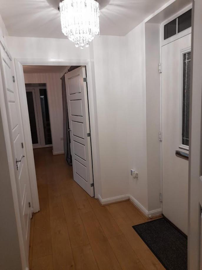 Beautiful 4 Bedroom Treasure Home Hemel Hempstead Kültér fotó