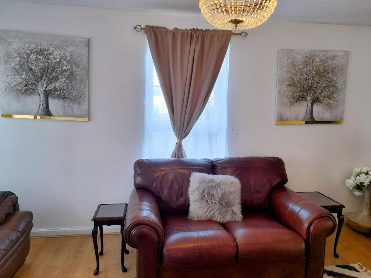 Beautiful 4 Bedroom Treasure Home Hemel Hempstead Kültér fotó