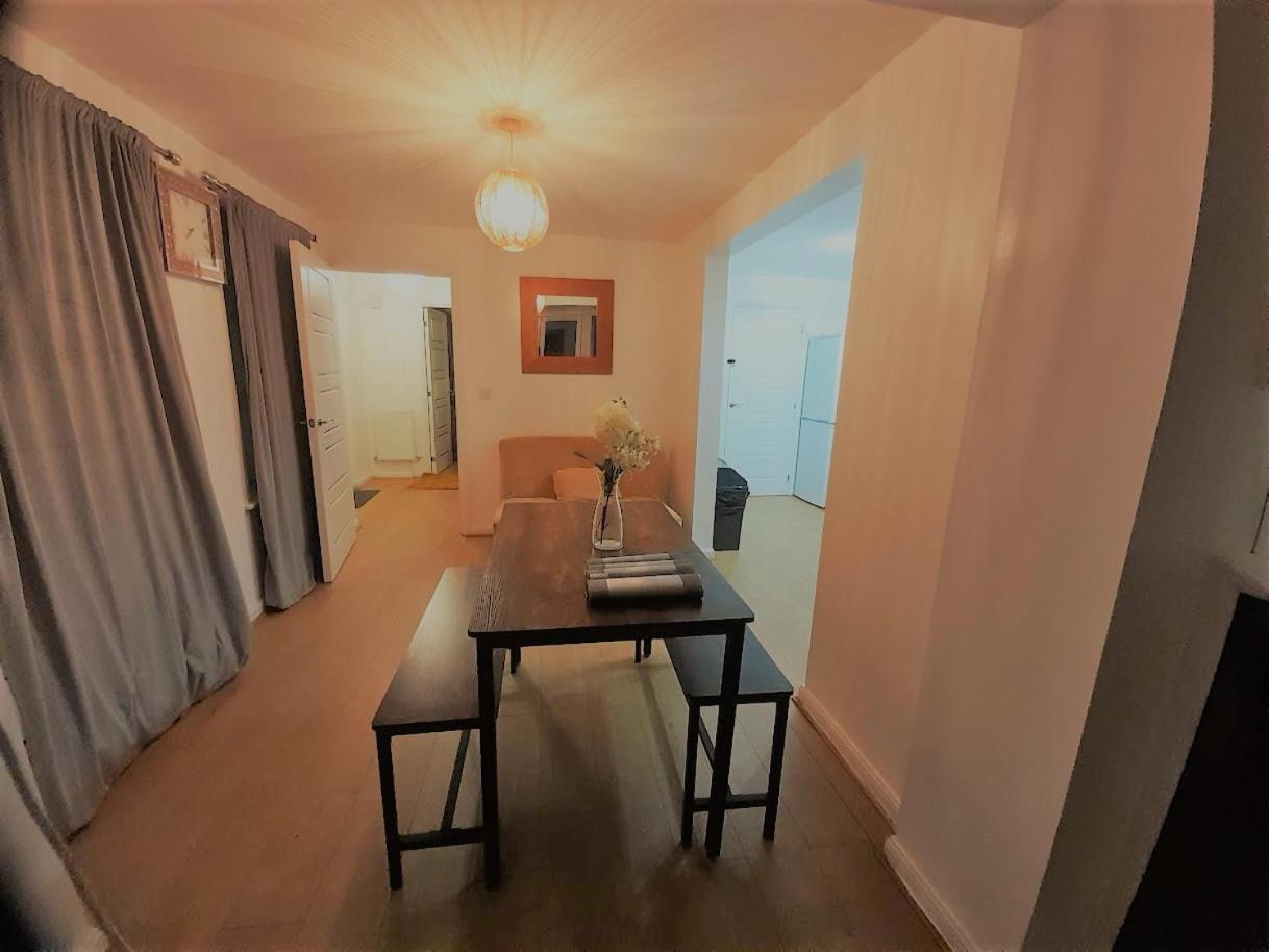 Beautiful 4 Bedroom Treasure Home Hemel Hempstead Kültér fotó