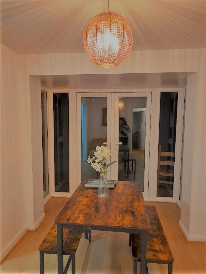 Beautiful 4 Bedroom Treasure Home Hemel Hempstead Kültér fotó