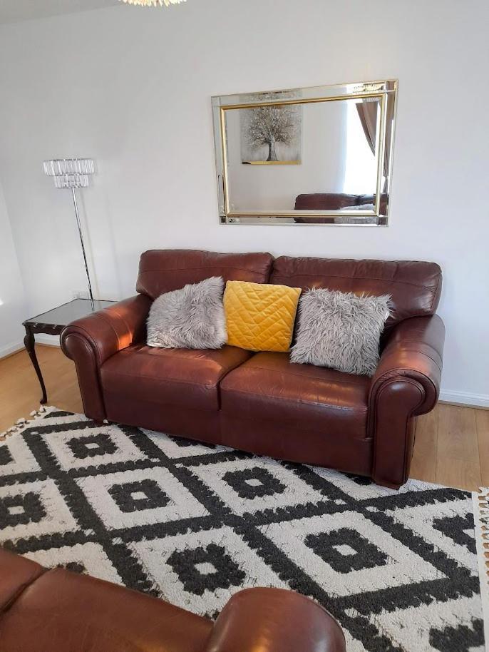 Beautiful 4 Bedroom Treasure Home Hemel Hempstead Kültér fotó