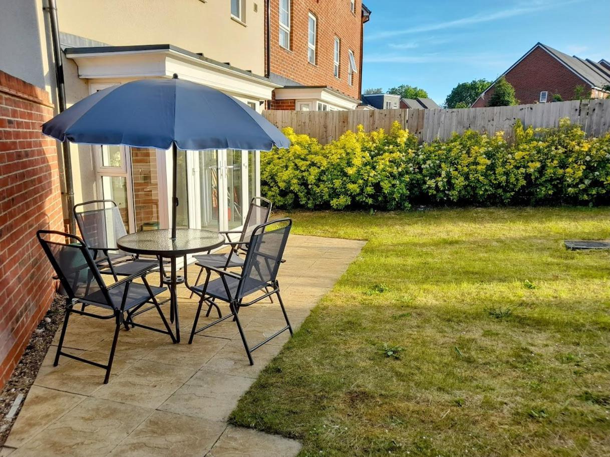 Beautiful 4 Bedroom Treasure Home Hemel Hempstead Kültér fotó